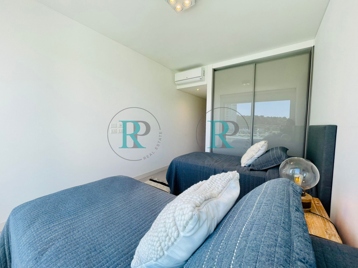 Apartamento ID.1376 - Alquiler  y venta de apartamento de 3 dormitorios en Punta del Este 