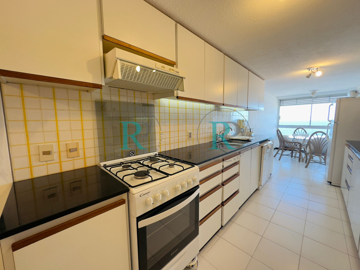 Apartamento ID.1503 - Venta de apartamento de 3 dormitorios y dep. de servicio en Punta del Este