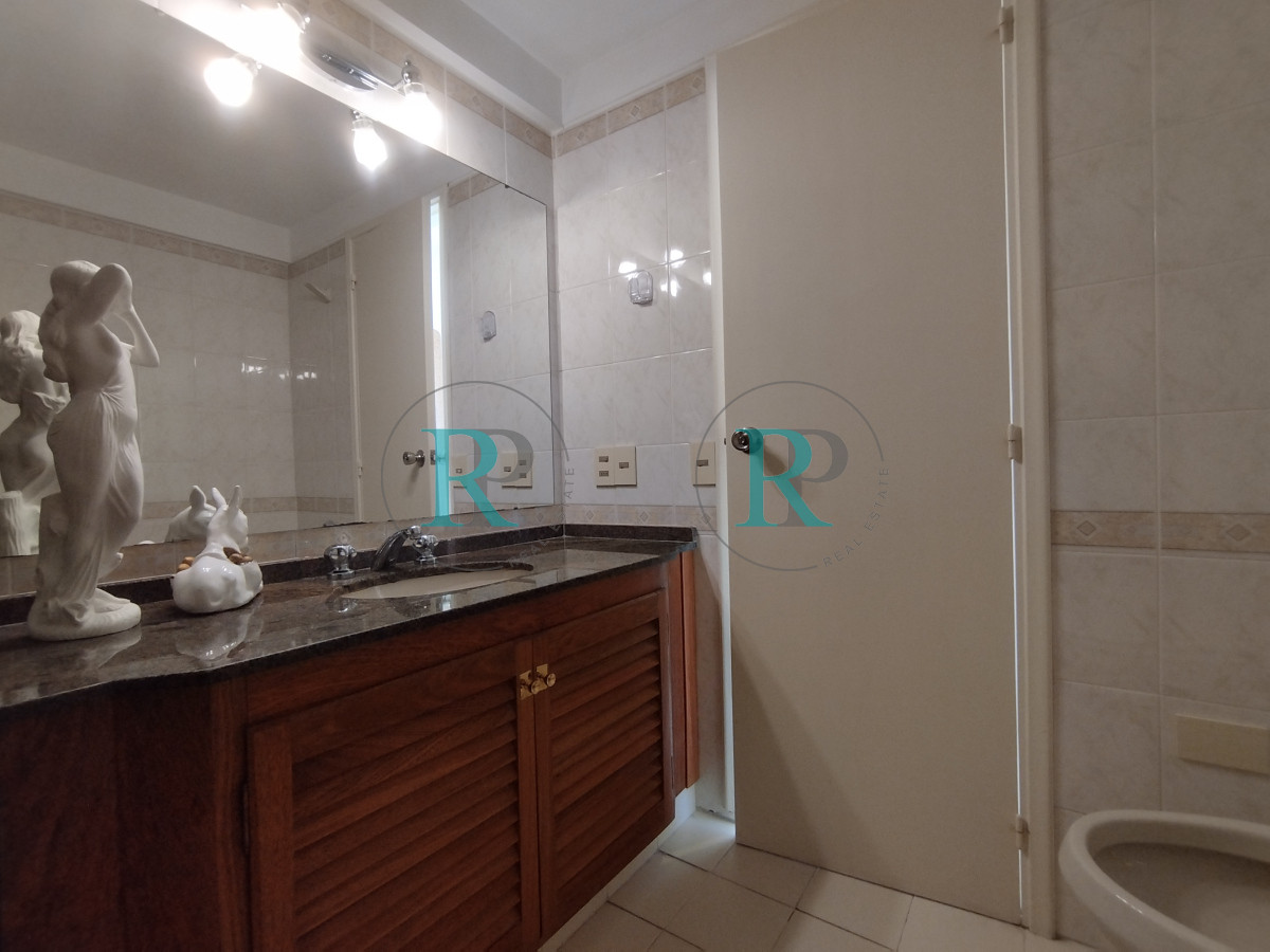 Apartamento ID.2564 - Alquiler y venta de apartamento de dos dormitorios en Punta del Este