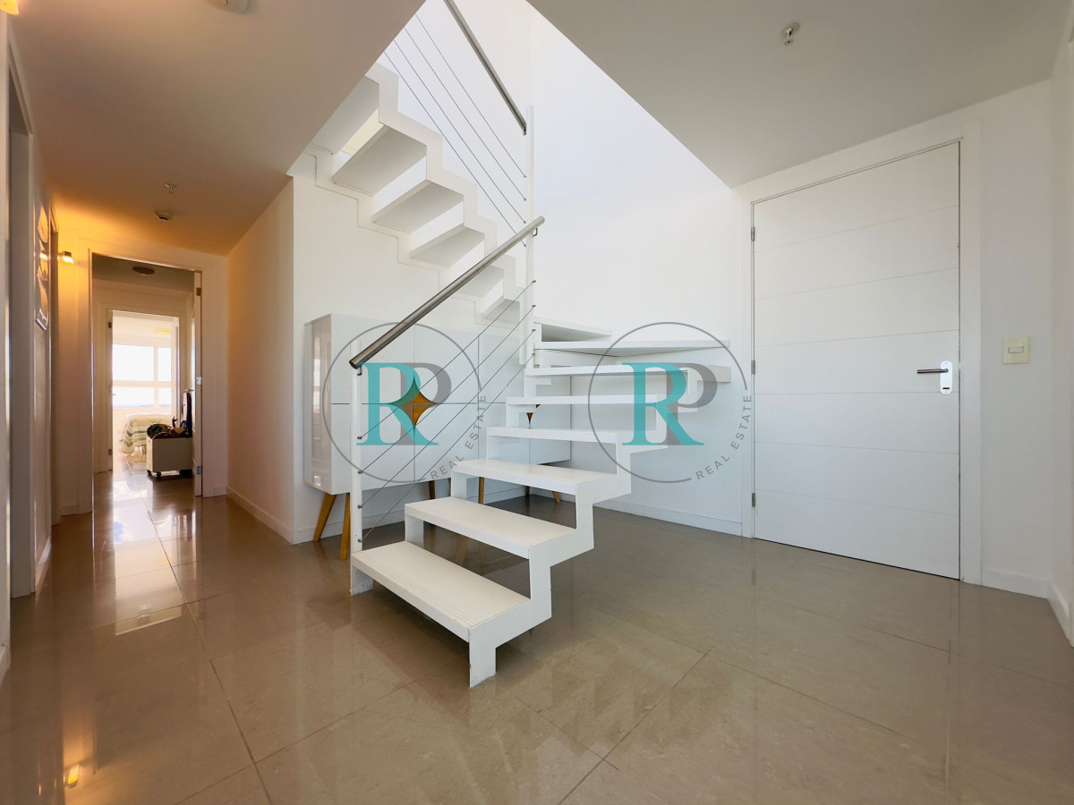 Apartamento ID.1700 - Penthouse en VENTA, 3 dormitorios en suite + Dependencia, vista 180°.
