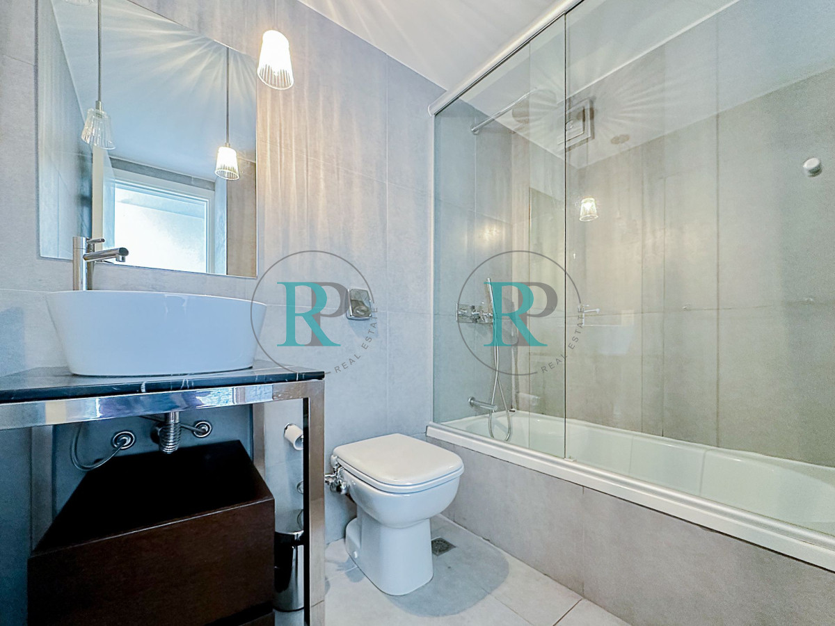 Apartamento ID.2323 - Alquiler temporal, apartamento de1dormitorio y medio en Torre YOO Punta.