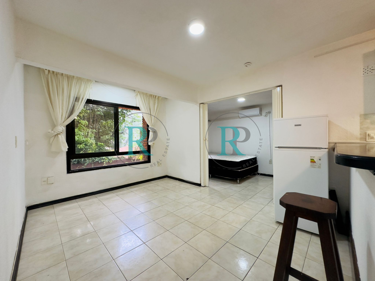 Apartamento ID.1873 - Venta de apartamento y Alquiler Anual, Excelente ubicación, 1 dormitorio, garage.