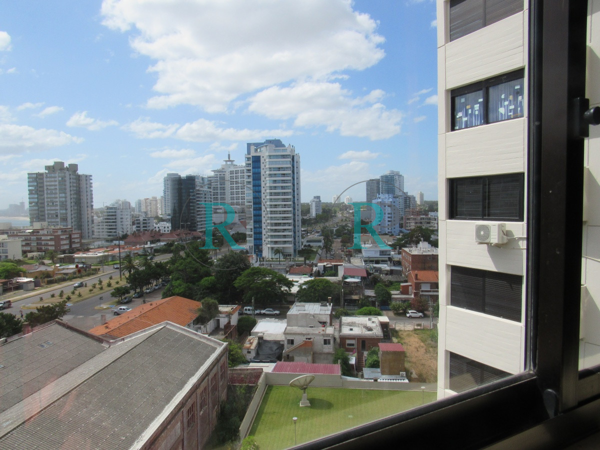 Apartamento ID.2094 - Alquiler de apartamento de dos dormitorios en Punta del Este