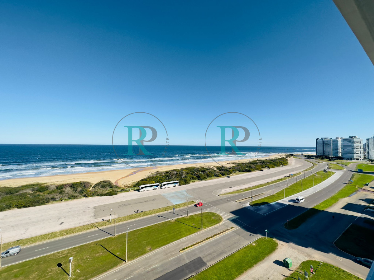 Apartamento ID.1503 - Venta de apartamento de 3 dormitorios y dep. de servicio en Punta del Este