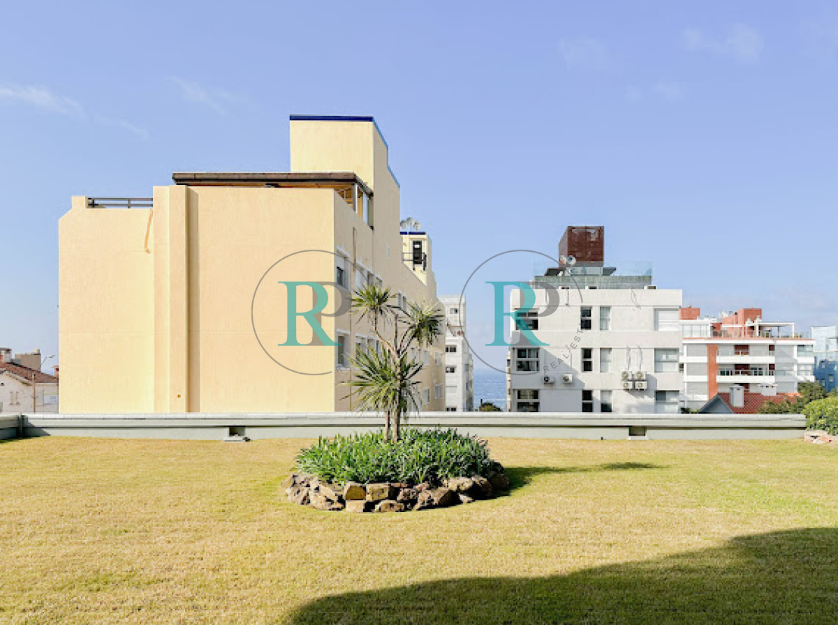 Apartamento ID.2081 - Venta de apartamento en Peninsula. Edificio Recalada.