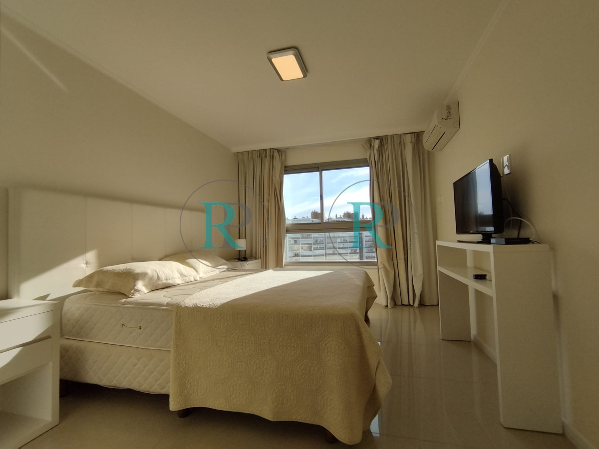 Apartamento ID.1990 -  Apartamento en venta en playa brava de Punta del Este