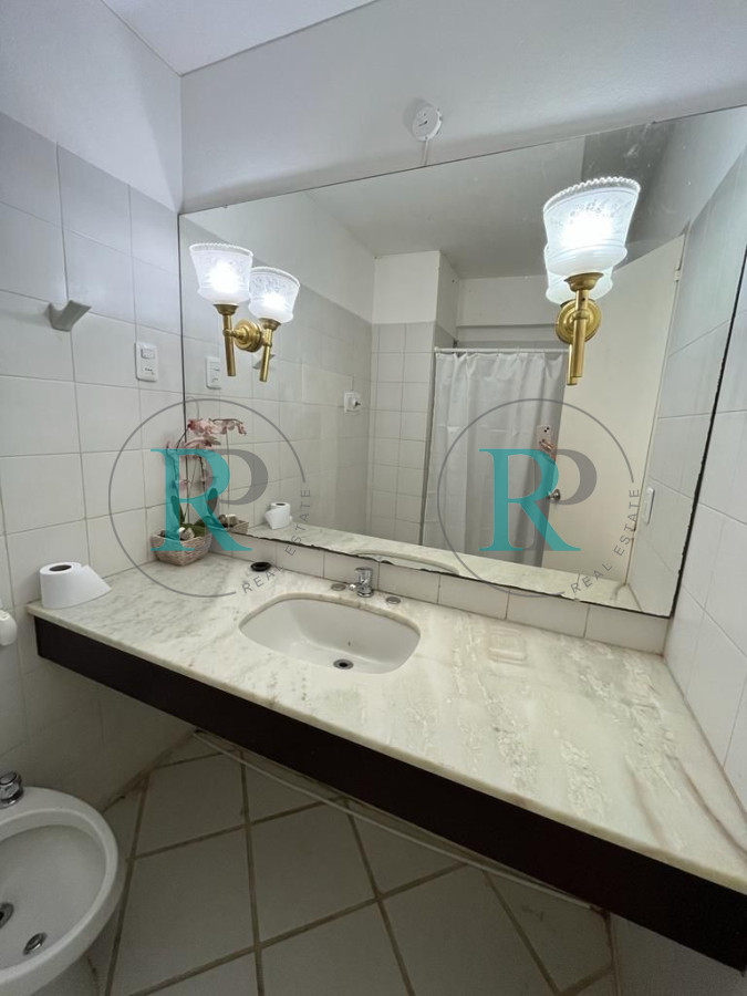 Apartamento ID.2445 - Alquiler y venta de apartamento de dos dormitorios en Punta del Este