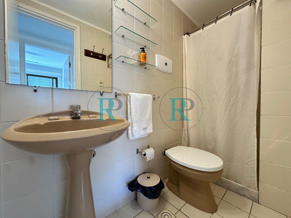 Apartamento ID.2444 - Apartamento de dos dormitorios en venta en Punta del Este.-