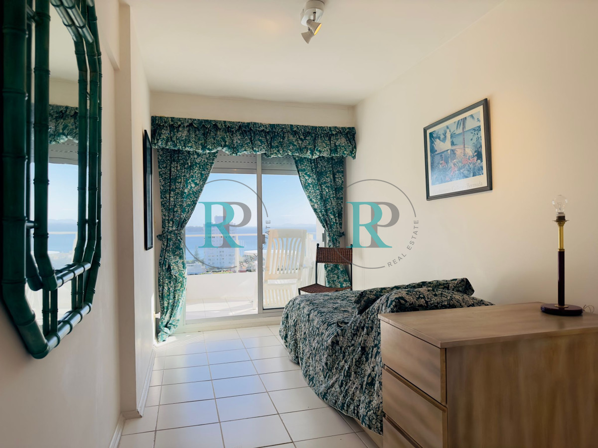 Apartamento ID.1860 - Apto en venta de 2 dormitorios, 2 baños, Punta del este. 