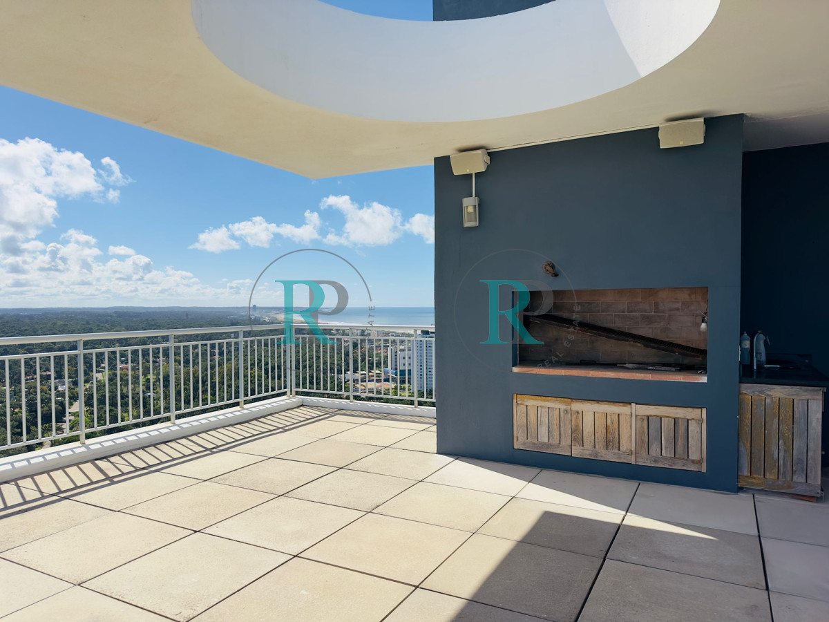 Apartamento ID.1700 - Penthouse en VENTA, 3 dormitorios en suite + Dependencia, vista 180°.