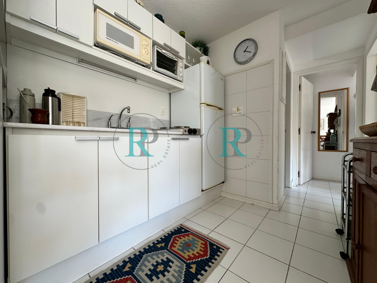 Apartamento ID.2444 - Apartamento de dos dormitorios en venta en Punta del Este.-