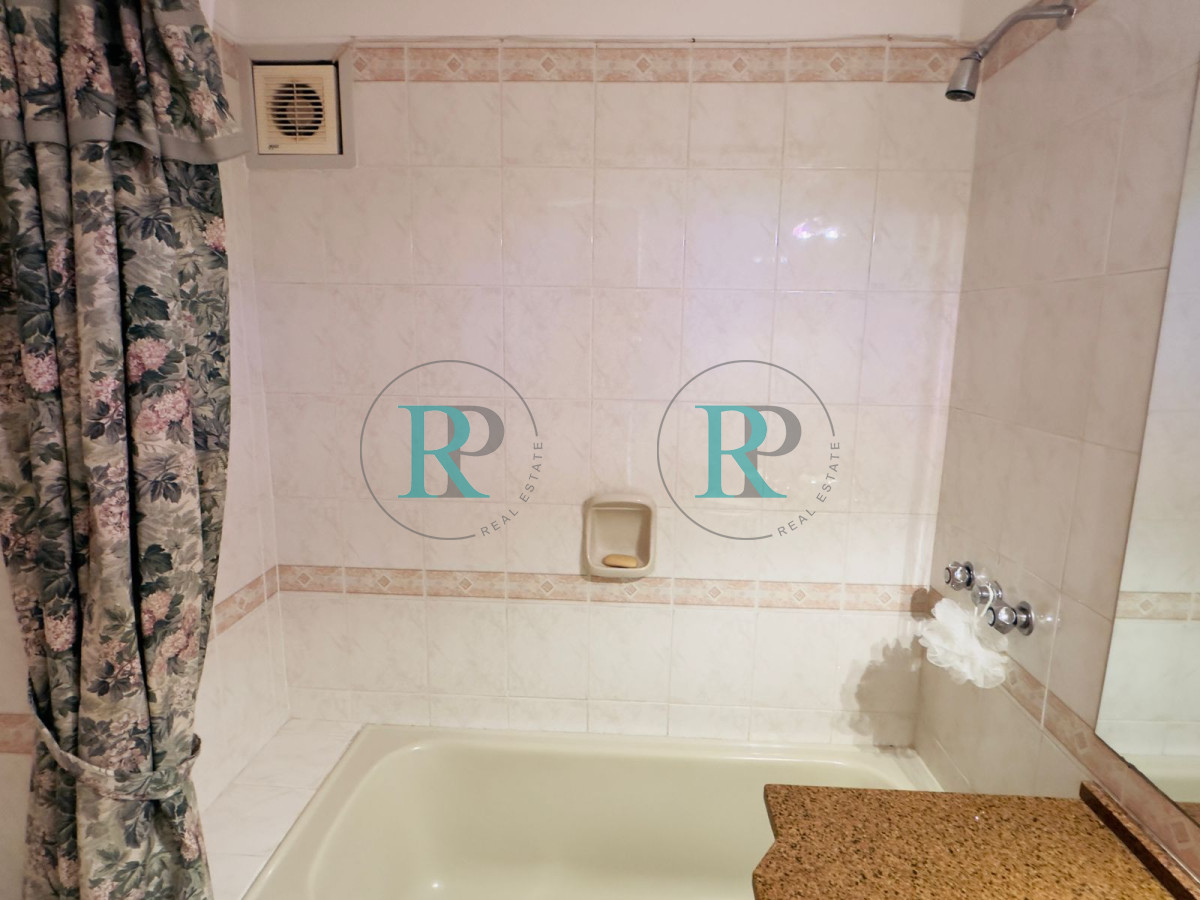 Apartamento ID.1860 - Apto en venta de 2 dormitorios, 2 baños, Punta del este. 