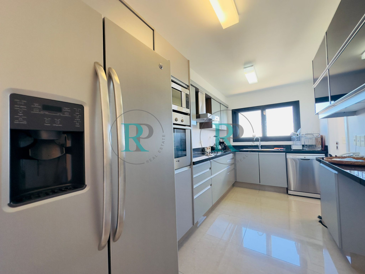 Apartamento ID.1700 - Penthouse en VENTA, 3 dormitorios en suite + Dependencia, vista 180°.