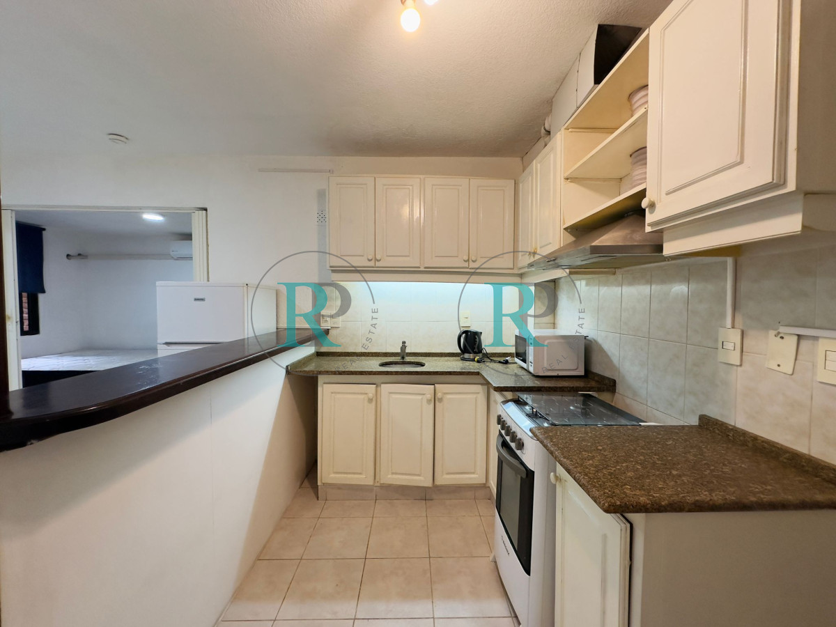 Apartamento ID.1873 - Venta de apartamento y Alquiler Anual, Excelente ubicación, 1 dormitorio, garage.