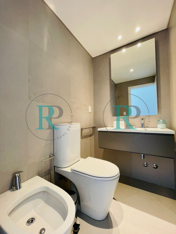 Apartamento ID.1376 - Alquiler  y venta de apartamento de 3 dormitorios en Punta del Este 