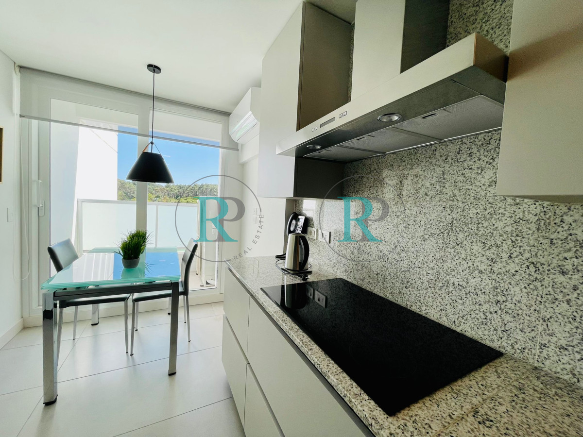 Apartamento ID.1376 - Alquiler  y venta de apartamento de 3 dormitorios en Punta del Este 