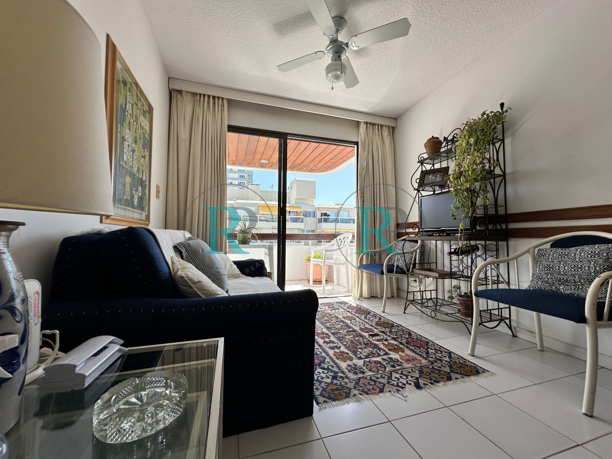 Apartamento ID.2444 - Apartamento de dos dormitorios en venta en Punta del Este.-