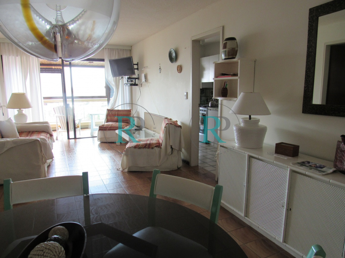 Apartamento ID.2094 - Alquiler de apartamento de dos dormitorios en Punta del Este