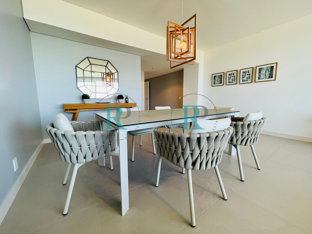 Apartamento ID.1376 - Alquiler  y venta de apartamento de 3 dormitorios en Punta del Este 