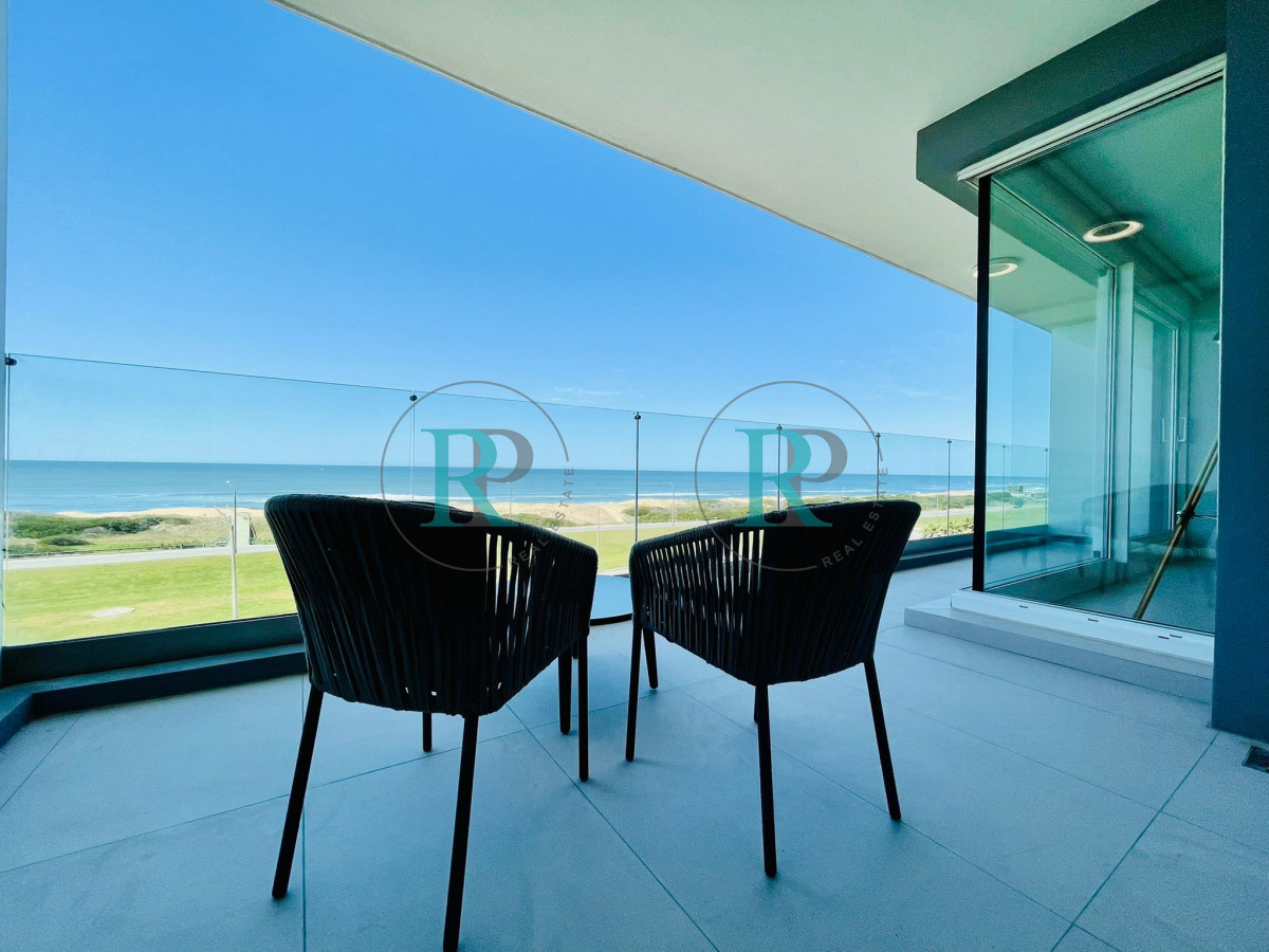 Apartamento ID.1376 - Alquiler  y venta de apartamento de 3 dormitorios en Punta del Este 