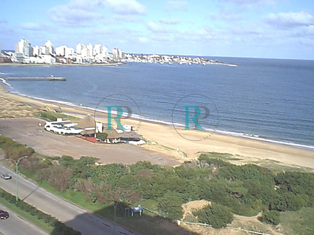 Apartamento ID.1667 -  Apartamento en venta de tres dormitorios en Punta del Este