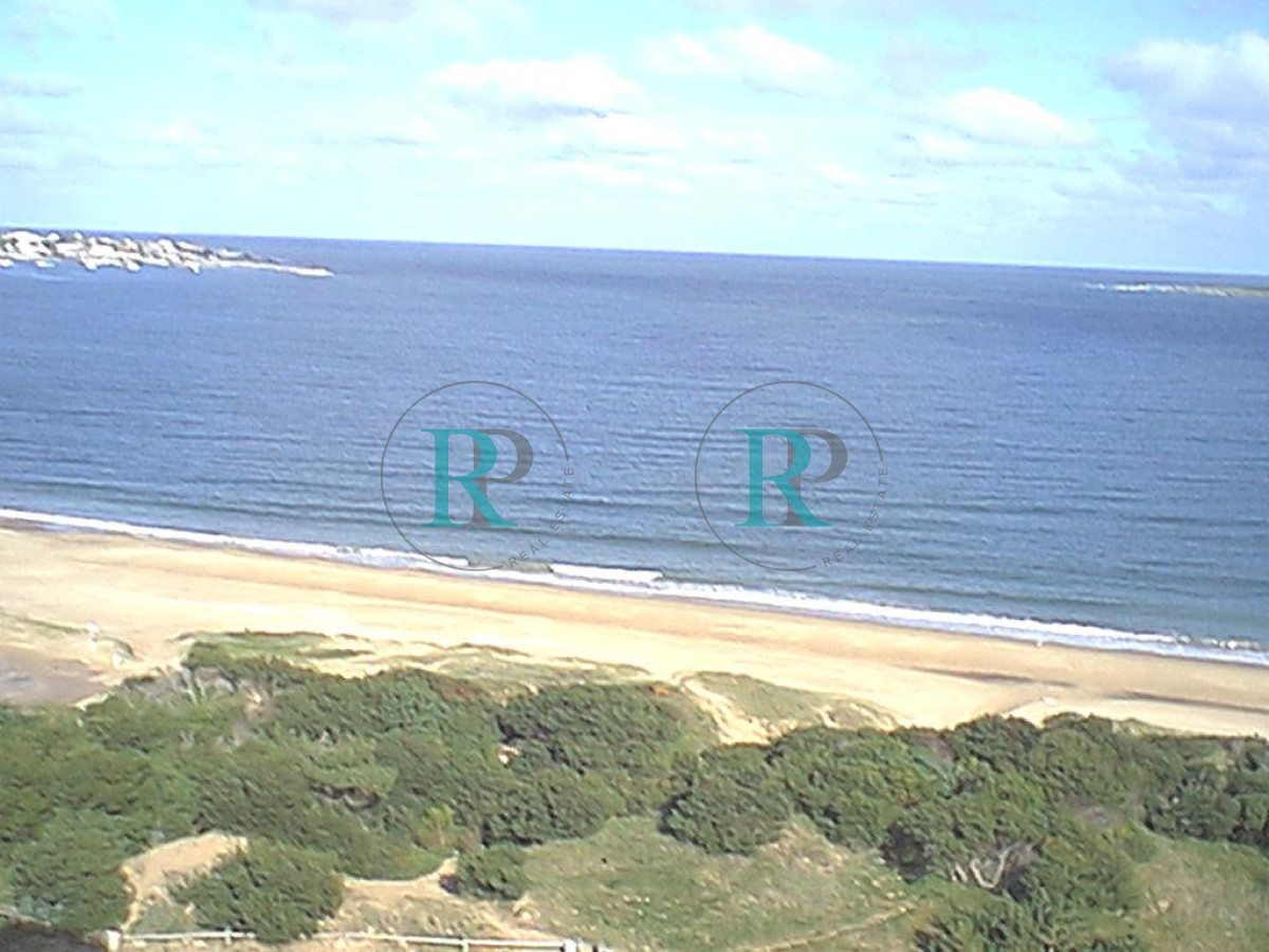 Apartamento ID.1667 -  Apartamento en venta de tres dormitorios en Punta del Este