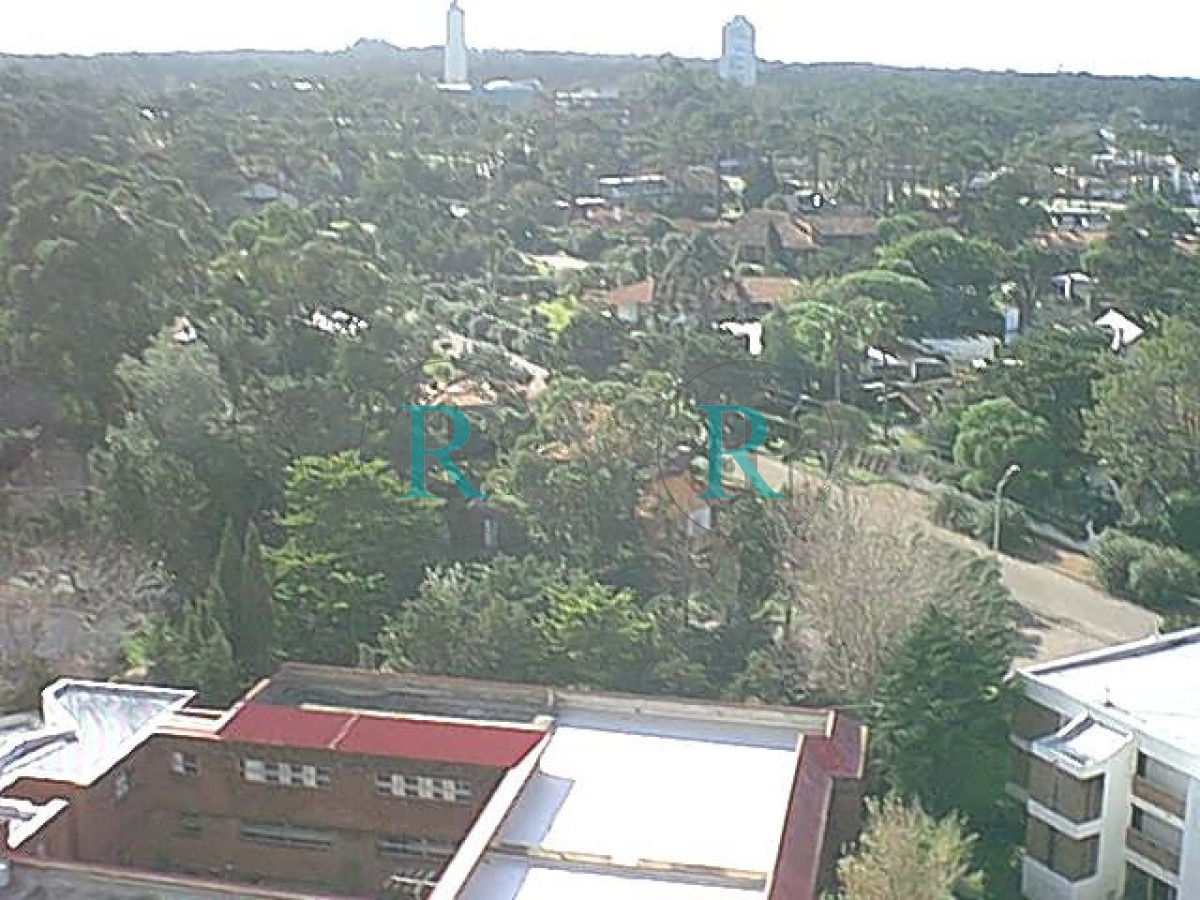 Apartamento ID.1667 -  Apartamento en venta de tres dormitorios en Punta del Este