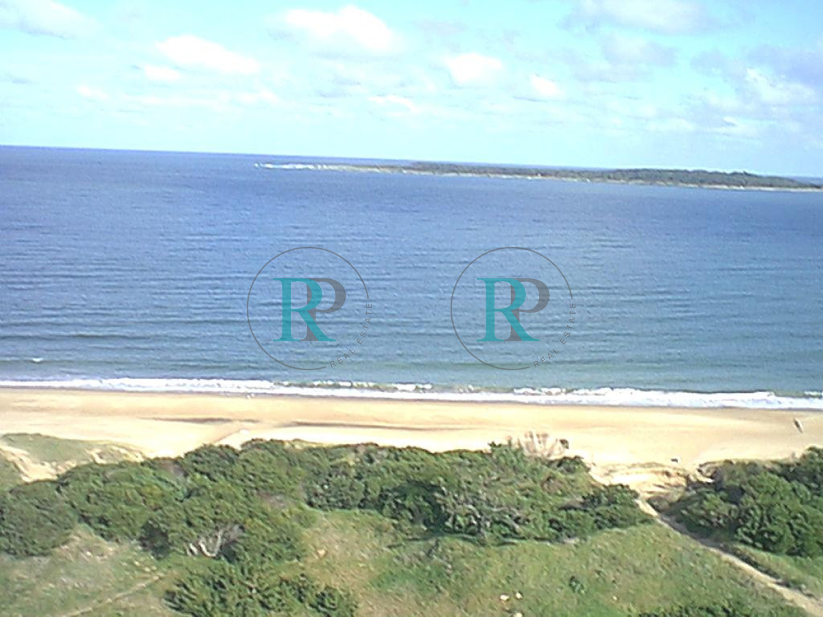 Apartamento ID.1667 -  Apartamento en venta de tres dormitorios en Punta del Este