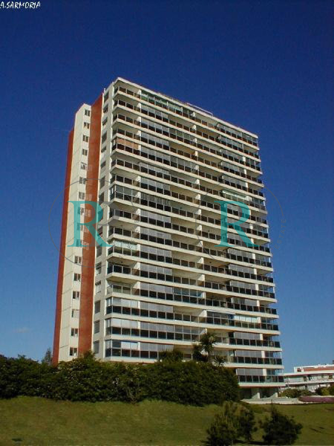 Apartamento ID.1667 -  Apartamento en venta de tres dormitorios en Punta del Este