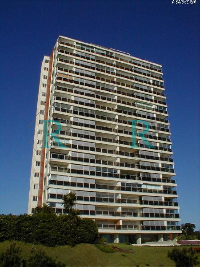 Apartamento ID.1667 -  Apartamento en venta de tres dormitorios en Punta del Este