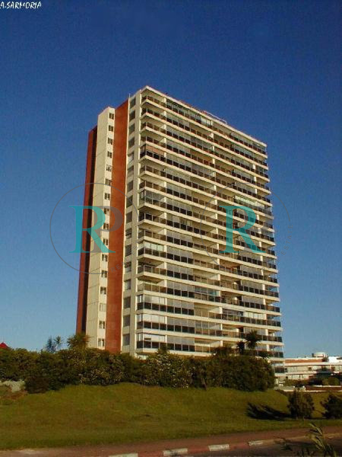 Apartamento ID.1667 -  Apartamento en venta de tres dormitorios en Punta del Este