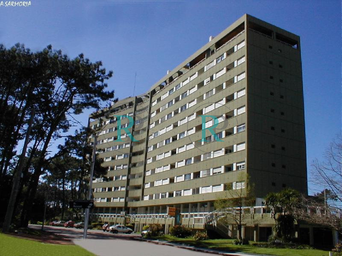 Apartamento ID.2445 - Alquiler y venta de apartamento de dos dormitorios en Punta del Este
