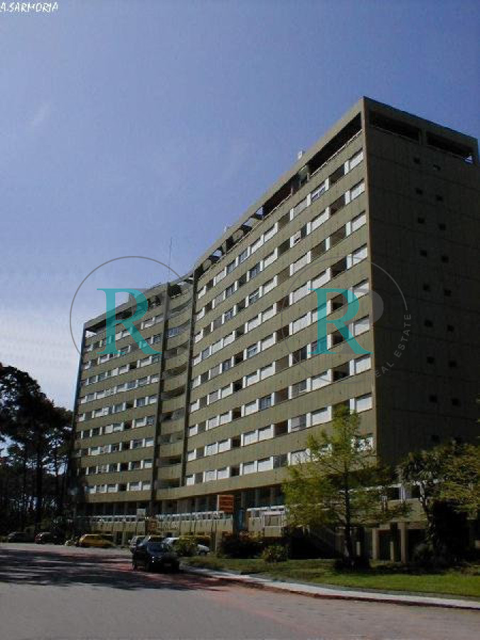 Apartamento ID.2445 - Alquiler y venta de apartamento de dos dormitorios en Punta del Este