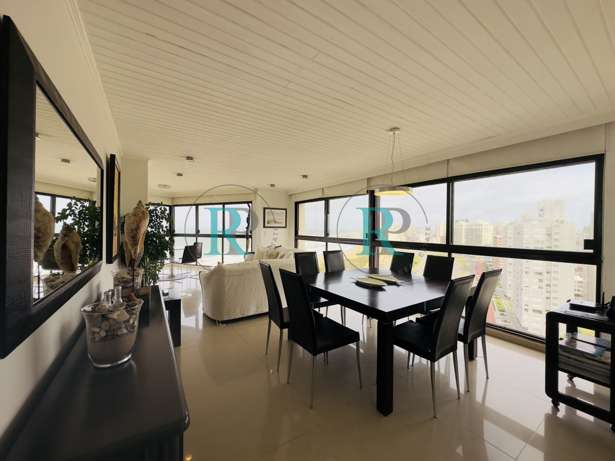 Apartamento ID.1031 - Venta de apartamento de 3 dormitorios en Punta del Este