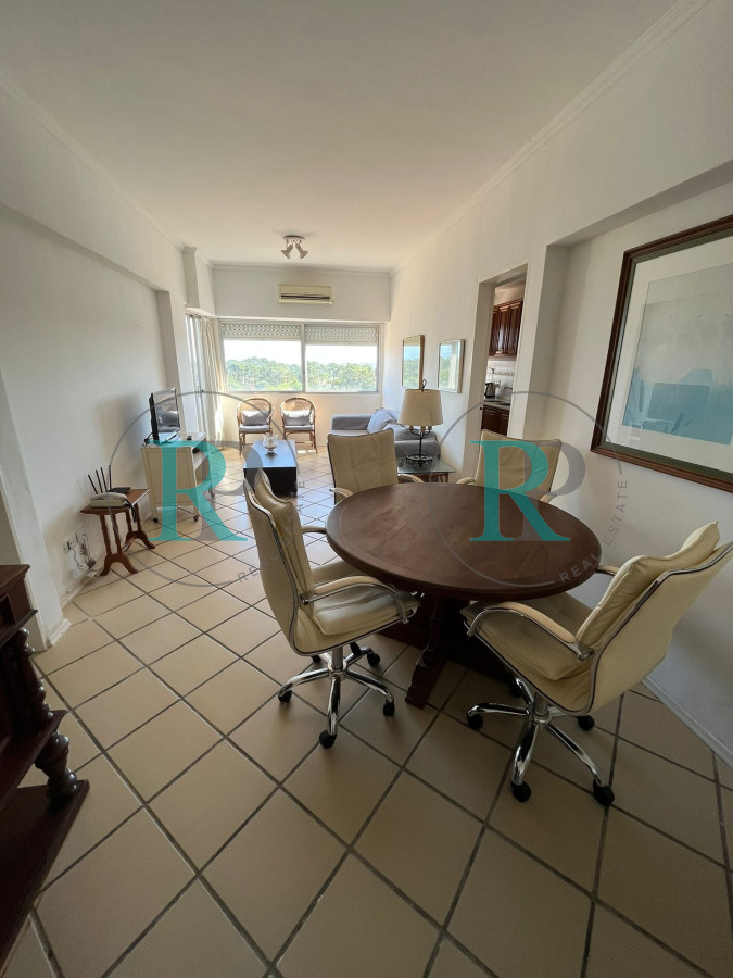 Apartamento ID.2445 - Alquiler y venta de apartamento de dos dormitorios en Punta del Este