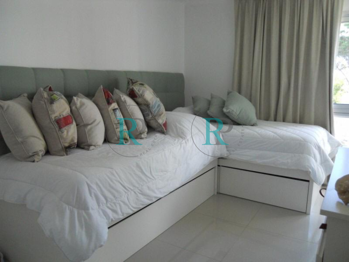Apartamento ID.2051 -  Apartamento en venta de dos dorm en Playa Brava Punta del Este