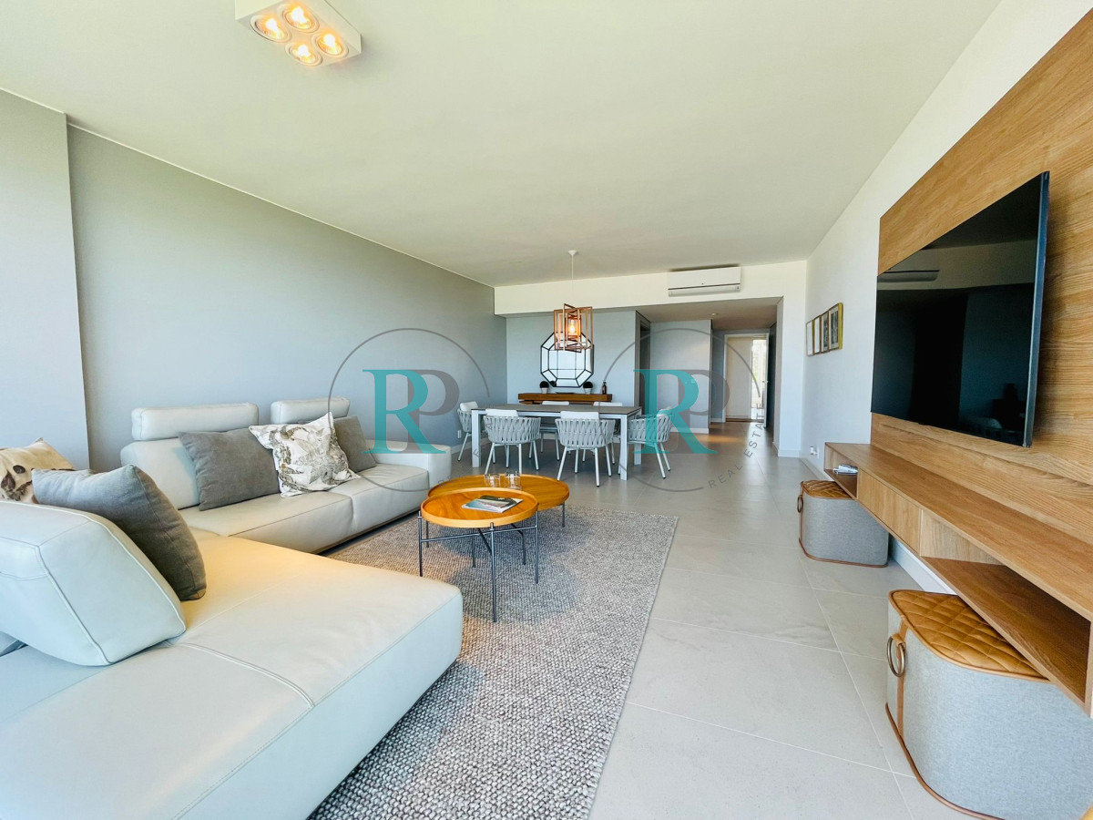 Apartamento ID.1376 - Alquiler  y venta de apartamento de 3 dormitorios en Punta del Este 