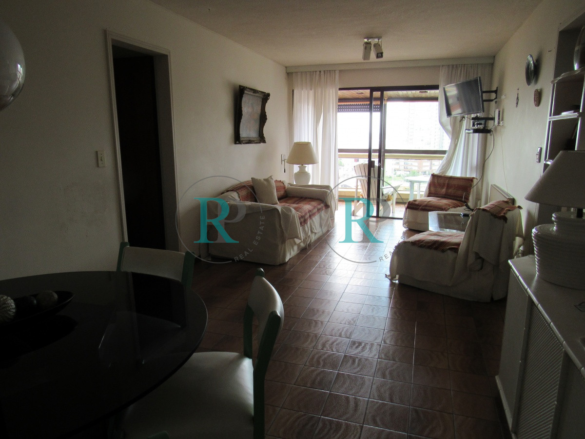 Apartamento ID.2094 - Alquiler de apartamento de dos dormitorios en Punta del Este