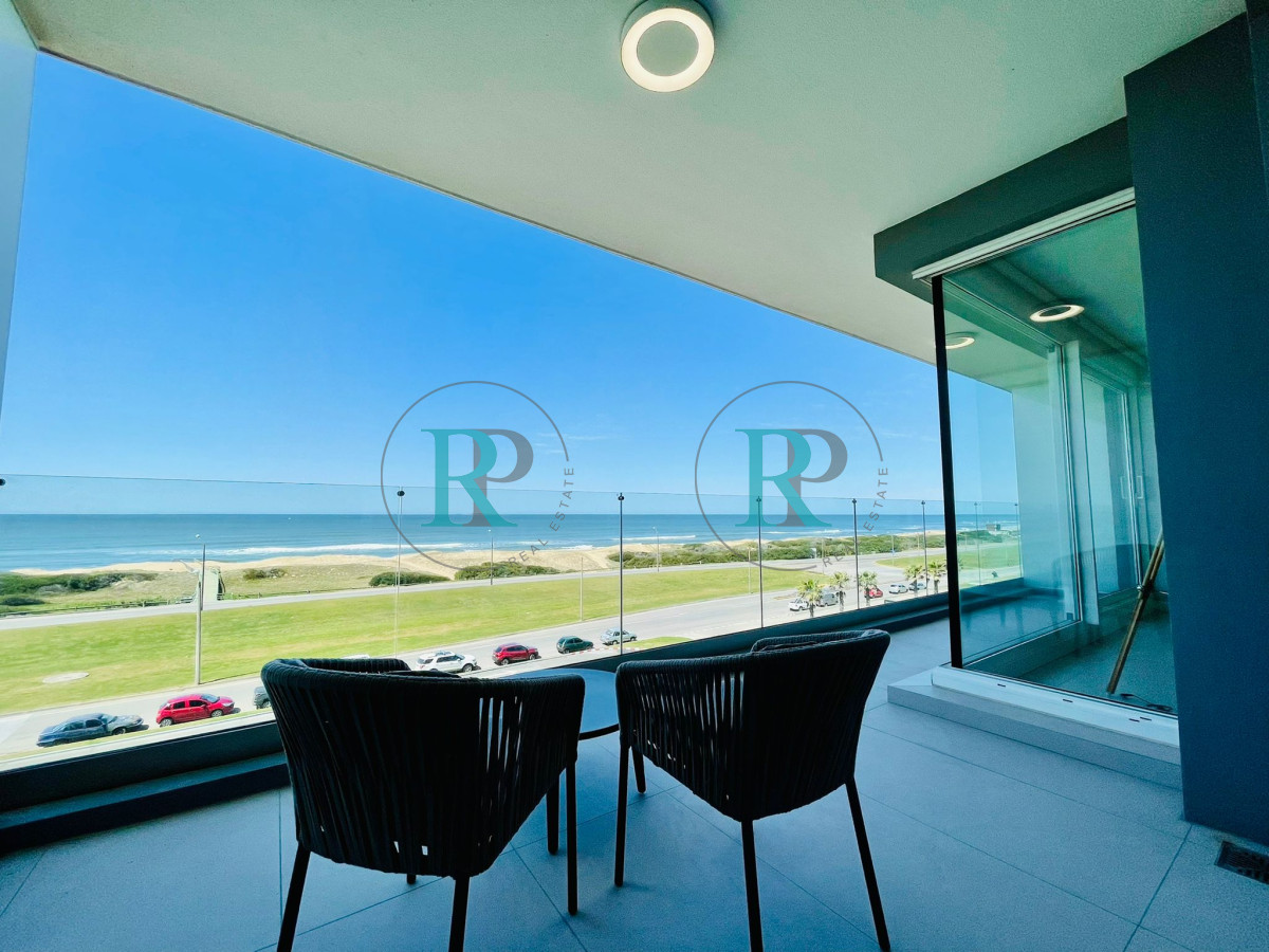 Apartamento ID.1376 - Alquiler  y venta de apartamento de 3 dormitorios en Punta del Este 