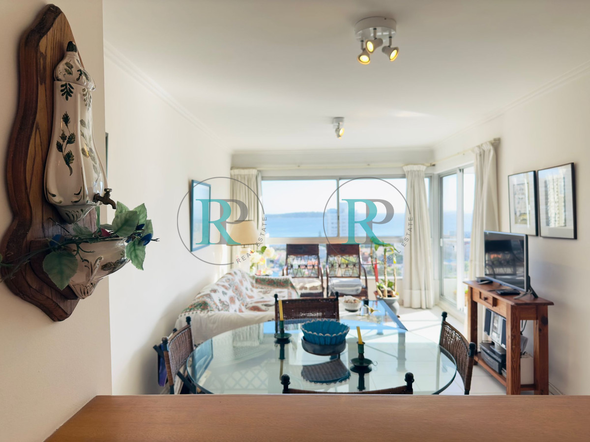 Apartamento ID.1860 - Apto en venta de 2 dormitorios, 2 baños, Punta del este. 
