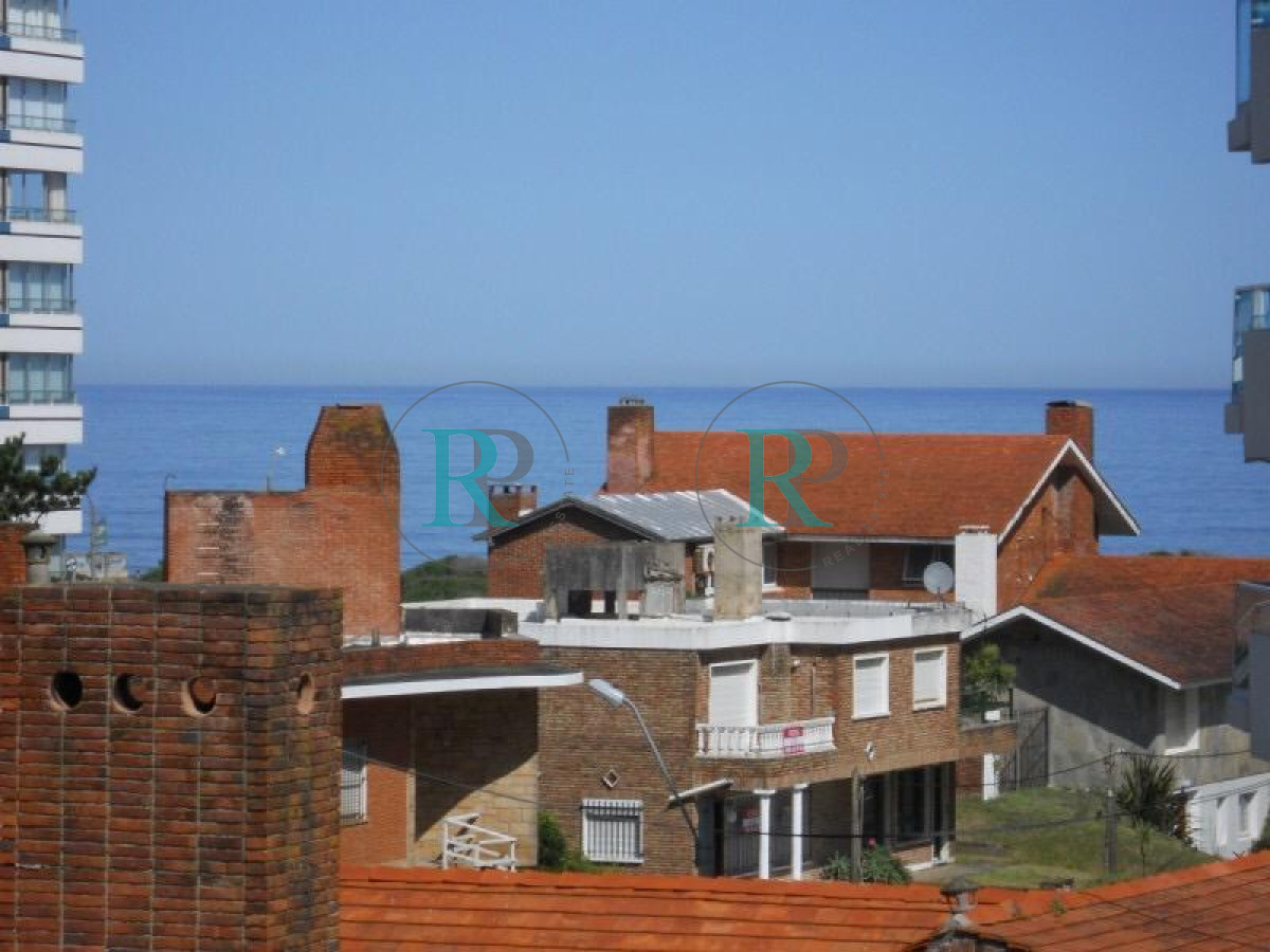 Apartamento ID.2051 -  Apartamento en venta de dos dorm en Playa Brava Punta del Este