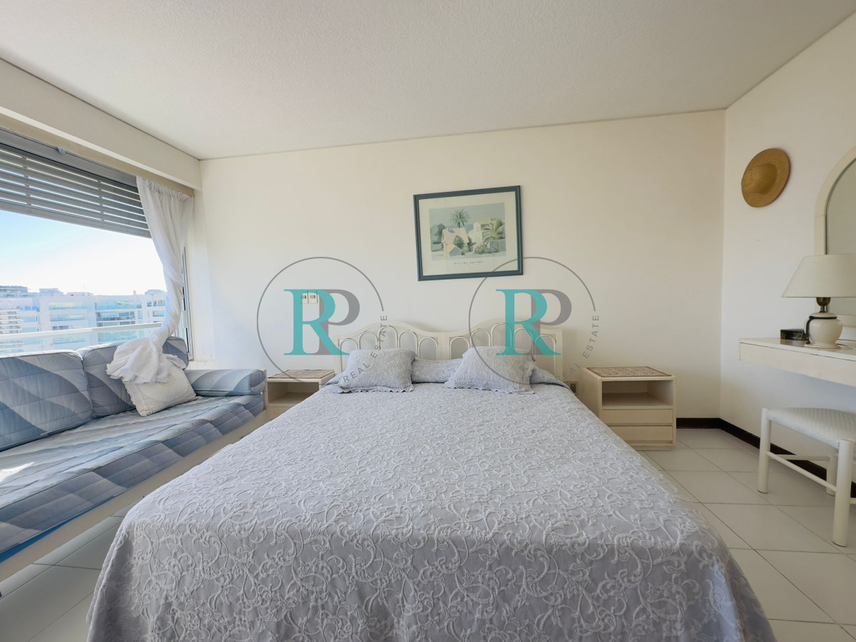 Apartamento ID.1503 - Venta de apartamento de 3 dormitorios y dep. de servicio en Punta del Este