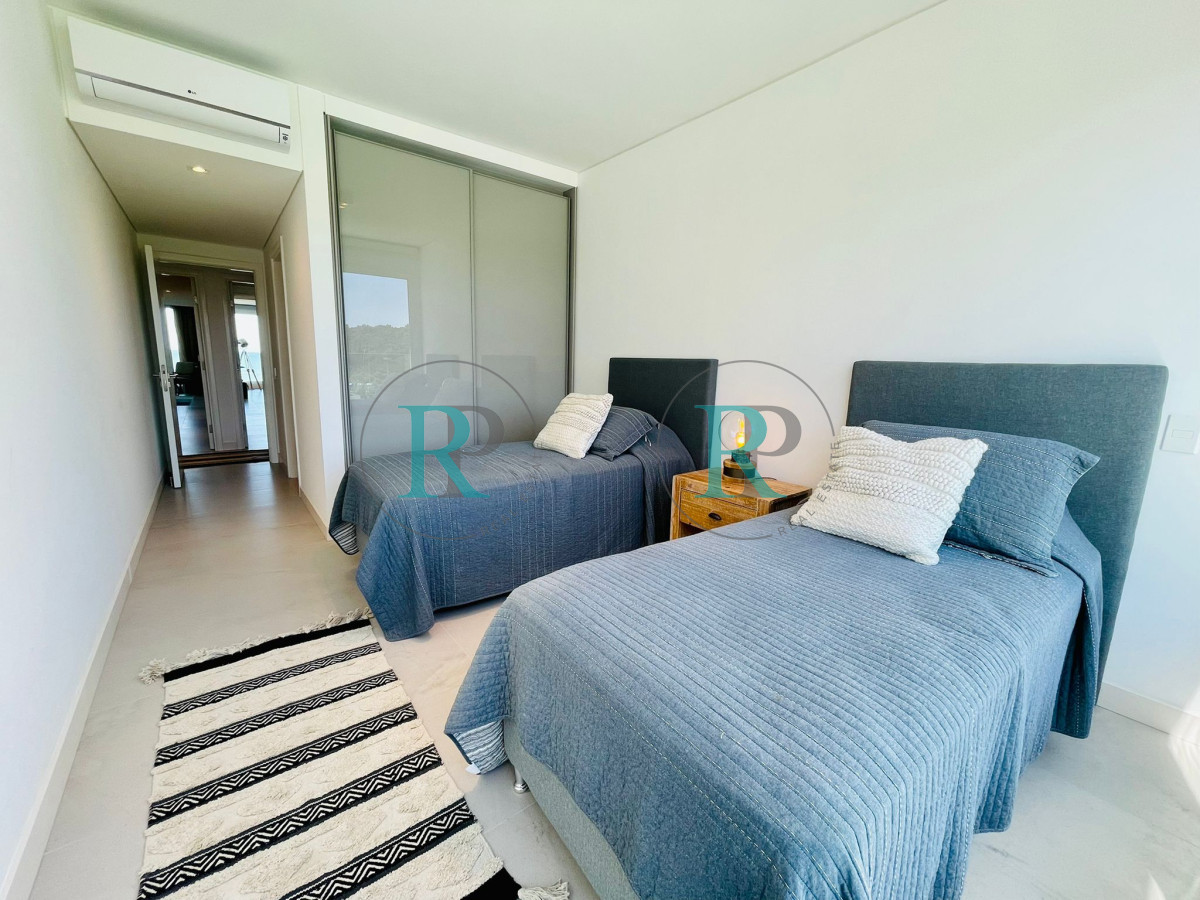 Apartamento ID.1376 - Alquiler  y venta de apartamento de 3 dormitorios en Punta del Este 