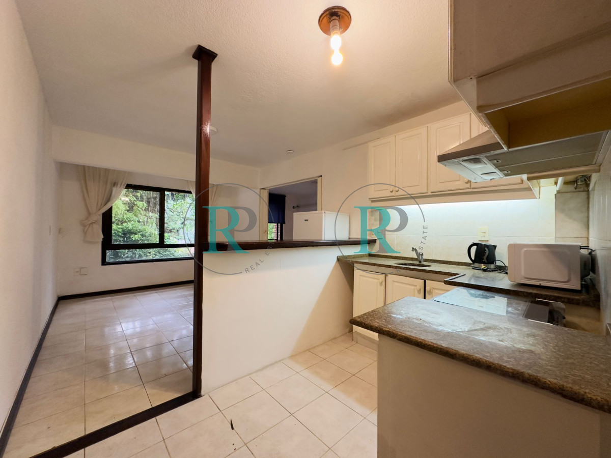 Apartamento ID.1873 - Venta de apartamento y Alquiler Anual, Excelente ubicación, 1 dormitorio, garage.