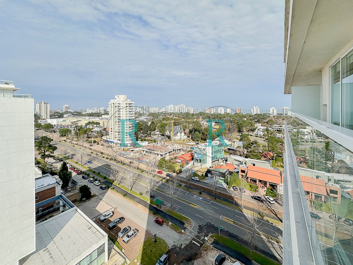 Apartamento ID.2323 - Alquiler temporal, apartamento de1dormitorio y medio en Torre YOO Punta.