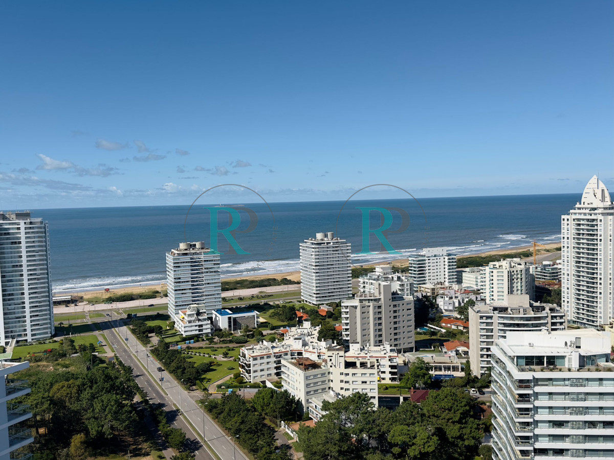 Apartamento ID.1700 - Penthouse en VENTA, 3 dormitorios en suite + Dependencia, vista 180°.