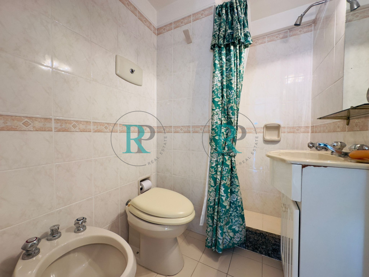 Apartamento ID.1860 - Apto en venta de 2 dormitorios, 2 baños, Punta del este. 