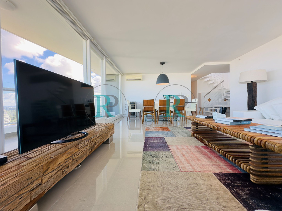 Apartamento ID.1700 - Penthouse en VENTA, 3 dormitorios en suite + Dependencia, vista 180°.