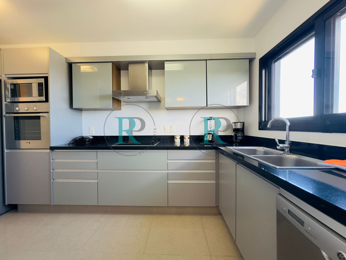 Apartamento ID.1700 - Penthouse en VENTA, 3 dormitorios en suite + Dependencia, vista 180°.