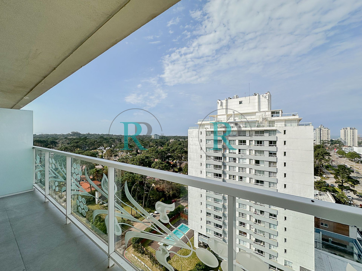 Apartamento ID.2323 - Alquiler temporal, apartamento de1dormitorio y medio en Torre YOO Punta.